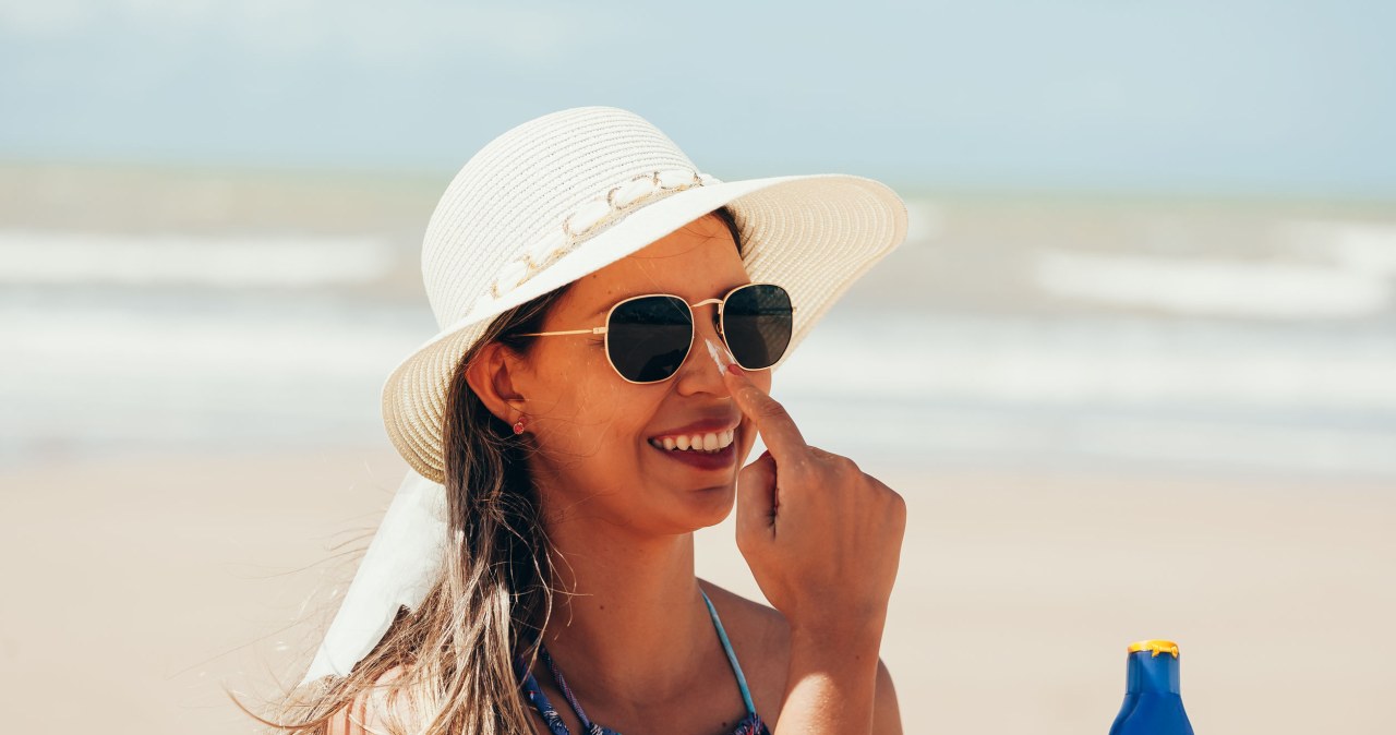 To największe mity na temat opalania. Wiele kobiet wciąż w nie wierzy