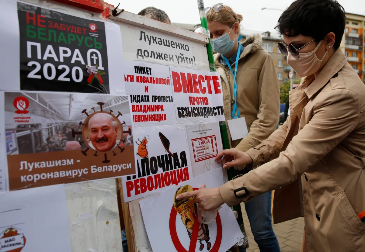 Białoruski wideobloger i opozycjonista Siarhiej Cichanouski usłyszał zarzuty karne w związku z organizowaniem "działań naruszających porządek publiczny". Zdaniem niezależnych mediów Alaksandr Łukaszenka stara się wyciszyć opozycję, która może zyskiwać na ogólnym niezadowoleniu z jego polityki. Sam prezydent powiedział, że "bałaganu być nie może" przy organizacji wyborów prezydenckich. 