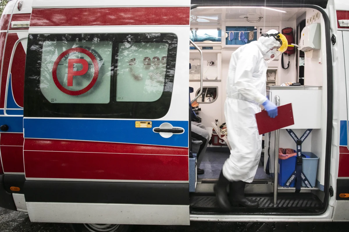 Ministerstwo Zdrowia podało, że w Polsce na milion mieszkańców przypada 31 zgonów spowodowanych koronawirusem. Resort zamieścił na Twitterze wykres, jak wypada nasz kraj na tle innych.