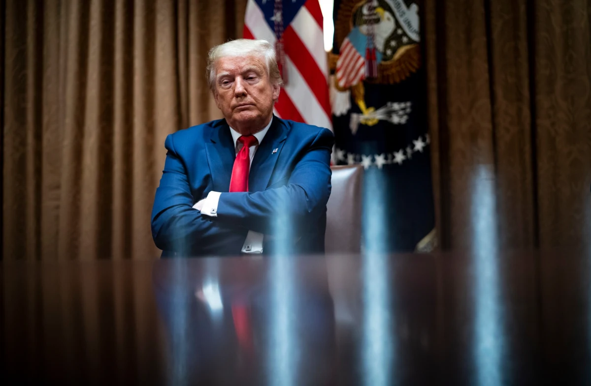 Prezydent Donald Trump ogłosił, że po trzymiesięcznej przerwie, spowodowanej epidemią koronawirusa, powraca na wiece przed listopadowymi wyborami prezydenckimi. Najpierw ma pojawić się na wiecu w mieście Tulsa w stanie Oklahoma. Później, planuje wyjazdy na Florydę, do Teksasu i Arizony.
