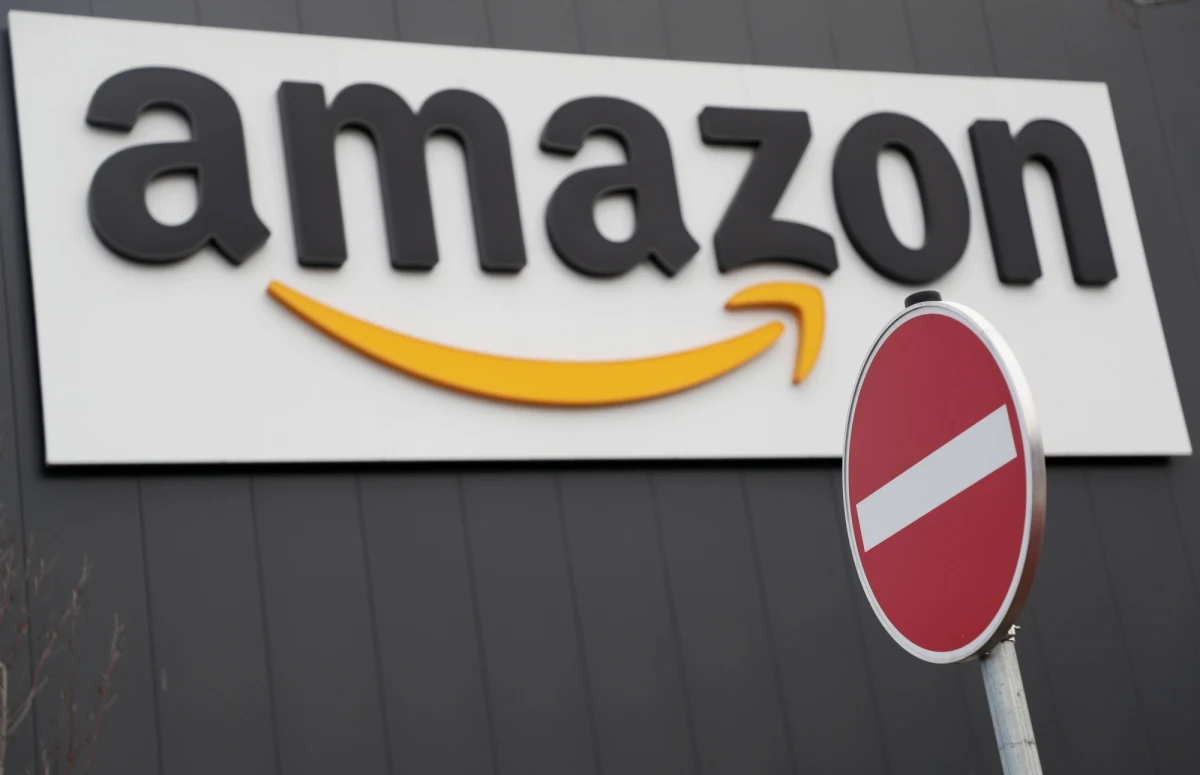 Amazon, amerykański gigant technologiczny, wprowadził roczne moratorium na korzystanie przez policję z jego oprogramowania do rozpoznawania twarzy.
