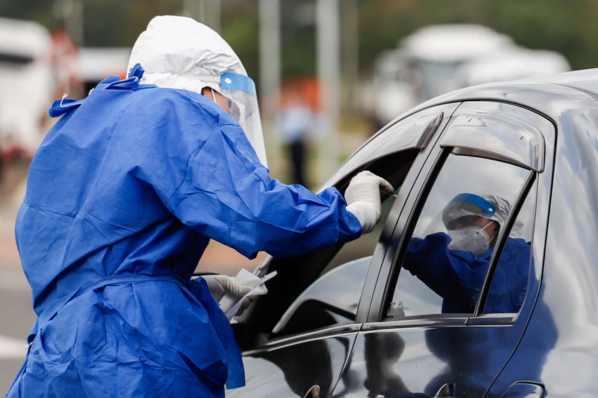 Hiszpańskie władze nałożyły ponad 10 tys. euro grzywny na belgijskiego księcia Joachima. Powodem było zlekceważenie restrykcji związanych z koronawirusem. Sprawa członka rodziny królewskiej, który w czasie pandemii poleciał do imprezę do Kordoby, odbiła się głośnym echem w Belgii.