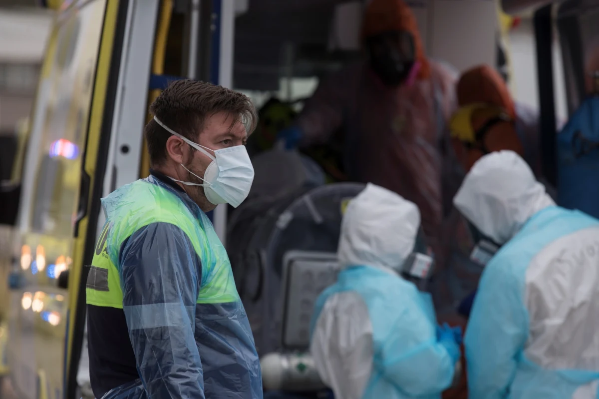 Mniej niż połowa z 400 tys. pracowników wróciła do pracy, mimo że w Nowym Jorku przedsiębiorstwa mogą wznowić działalność. Ludzie wciąż zaniepokojeni są groźbą zakażenia koronawirusem- powiedział w czwartek burmistrz Bill De Blasio.