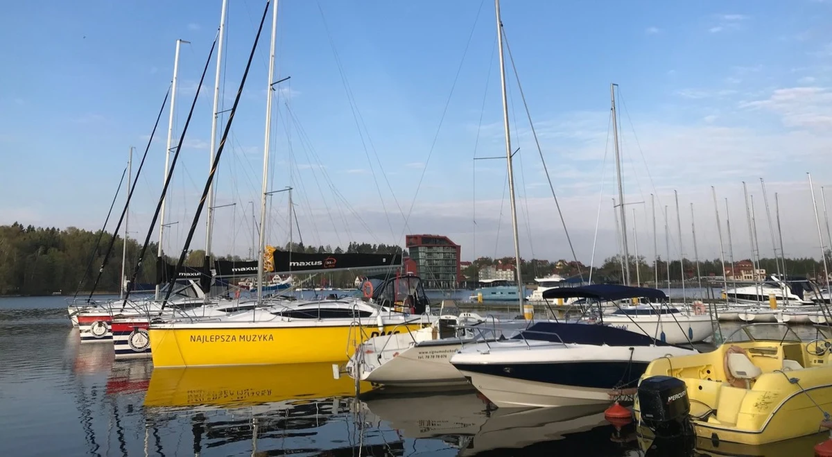 Czerwcowy, długi weekend, przyciągnął na Mazury wielu turystów. Przedstawiciele branży turystycznej przyznają, że takich tłumów nie było w regionie od dawna. Ratownicy MOPR w Giżycku dodają, że 
również mazurskie jeziora przeżywały oblężenie.