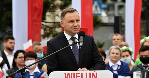 41,17 proc. poparcia uzyskałby w wyborach ubiegający się o reelekcję prezydent Andrzej Duda, a 28,14 proc kandydat KO Rafał Trzaskowski - wynika z sondażu Instytutu Badań Pollster dla "Super Expressu".