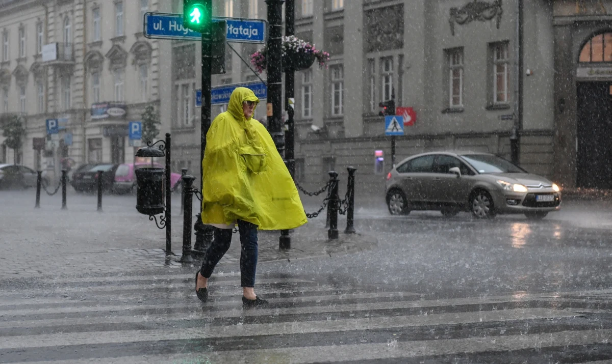 Instytut Meteorologii i Gospodarki Wodnej wydał ostrzeżenia pierwszego stopnia przed burzami z gradem. Alertem objęte są województwa śląskie, małopolskie, świętokrzyskie i podkarpackie.
