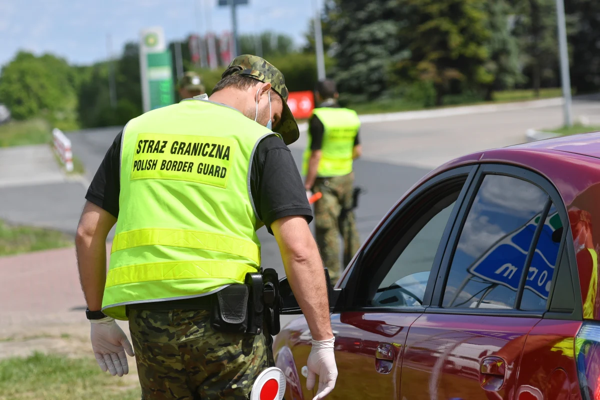 W Dzienniku Ustaw opublikowane zostały rozporządzenia ministra spraw wewnętrznych i administracji, które zniosą kontrole graniczne dla mieszkańców strefy Schengen. To oznacza, że Polacy - po powrocie do kraju - nie będą musieli odbywać obowiązkowej kwarantanny.