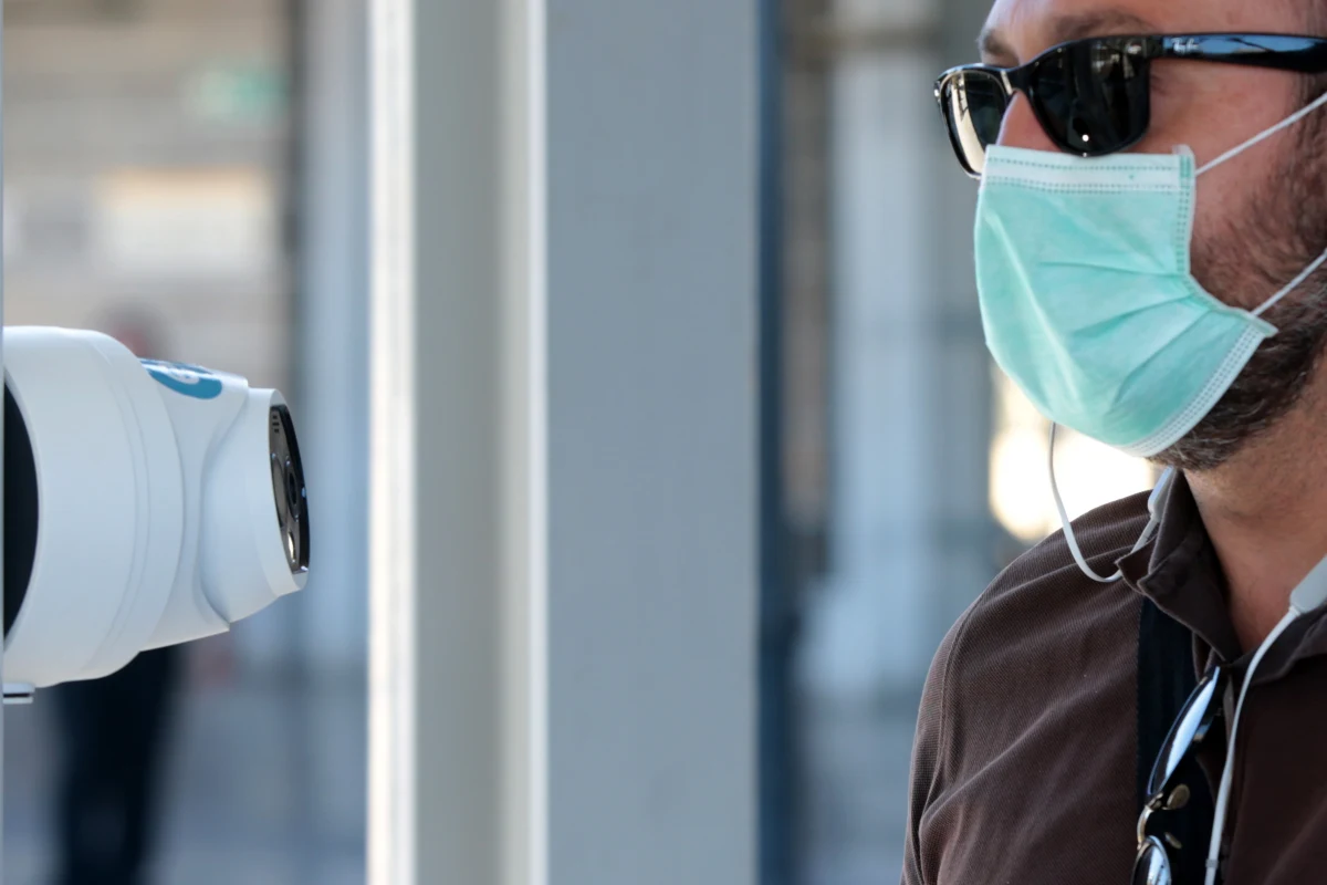 Pierwsza fala zakażeń koronawirusem minęła szczyt we wszystkich państwach UE z wyjątkiem Polski i Szwecji - podaje Europejskie Centrum ds. Zapobiegania i Kontroli Chorób (ECDC). W piątek na temat wzmocnienia systemów opieki zdrowotnej rozmawiają unijni ministrowie zdrowia.