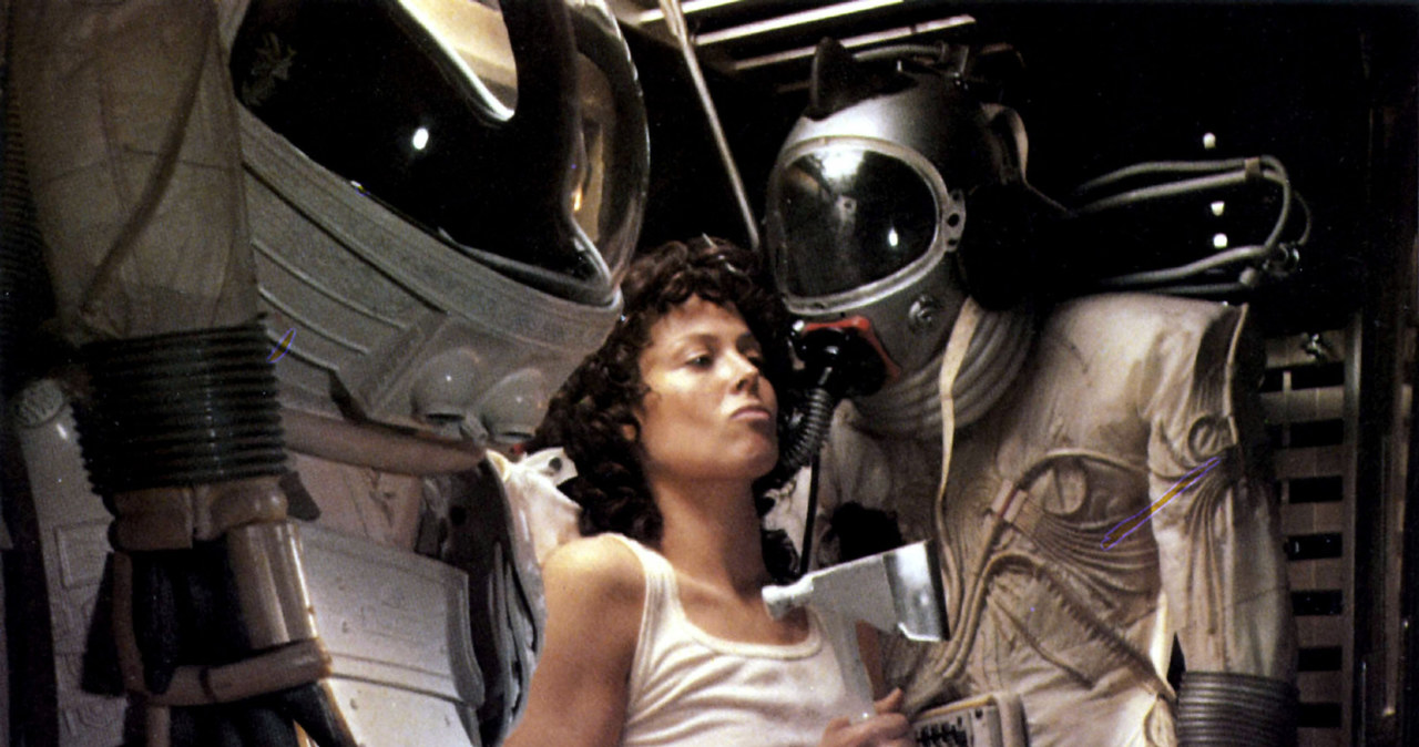 Rola porucznik Ellen Ripley w wyreżyserowanym przez Ridleya Scotta filmie "Obcy - 8. pasażer Nostromo" wywindowała Sigourney Weaver do miana supergwiazdy kina. Aktorka powracała do tej roli w trzech kolejnych filmach serii, jednak niewiele wskazuje na to, że Weaver zobaczymy, jako Ripley jeszcze raz. Aktorka przyznała, że zapoznała się ze szkicem scenariusza piątej części cyklu, ale nie była zainteresowana udziałem.