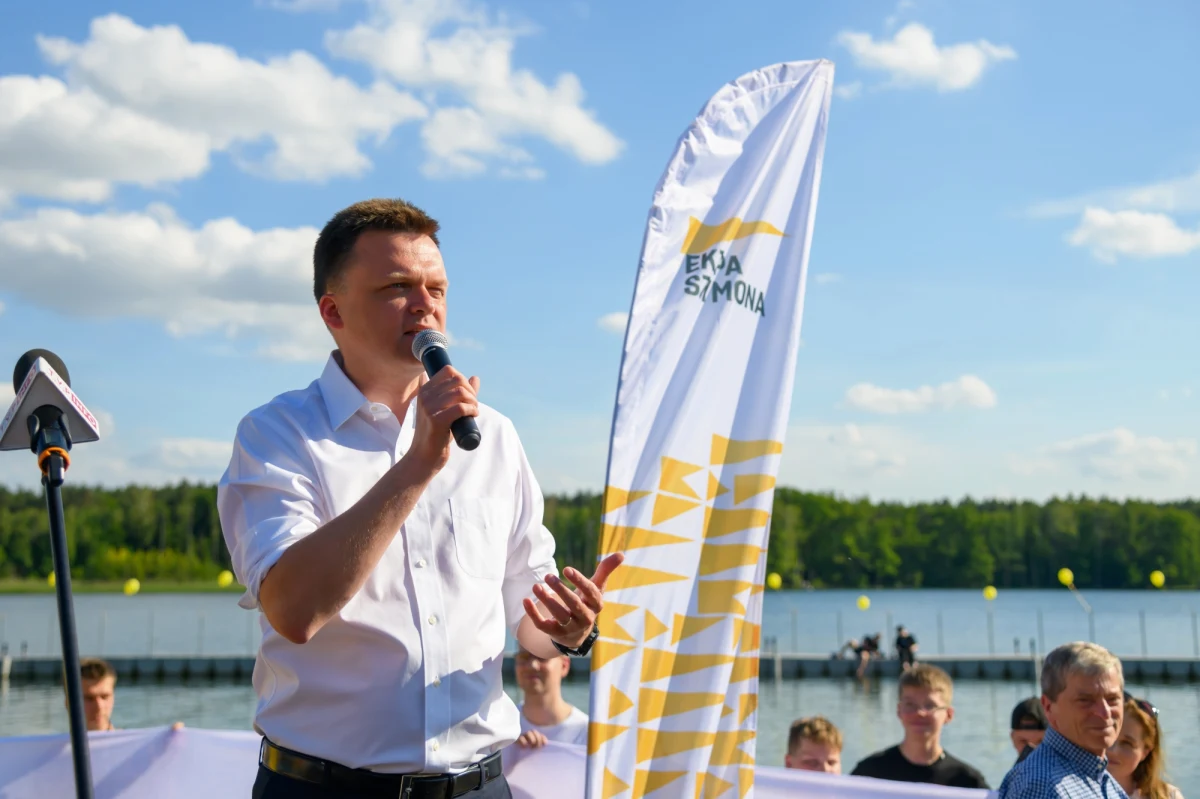 Wielu Polaków mieszkających za granicą nie będzie mogło głosować przez mniejszą niż w poprzednich wyborach liczbę okręgów do głosowania – powiedział w piątek kandydat na prezydenta Szymon Hołownia.