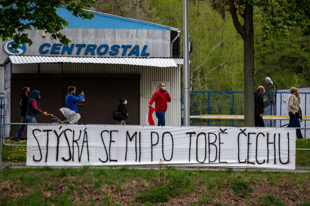 Ministerstwo spraw zagranicznych Czech przypomniało w piątek, że otwarcie w sobotę granicy z Polską nie oznacza nieograniczonych podróży jeszcze przez najbliższy weekend. Czeskie ograniczenia – testy lub kwarantanna - będą obowiązywały do poniedziałku 15 czerwca.