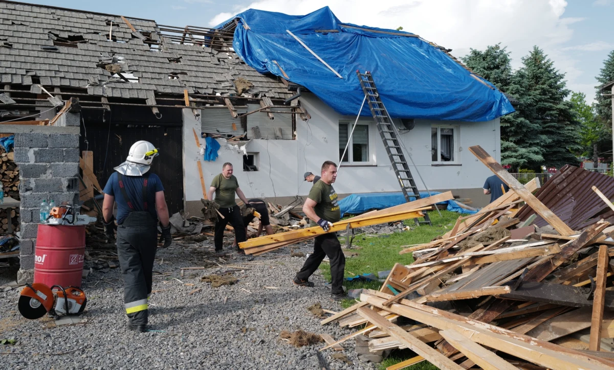 ​Instytut Meteorologii i Gospodarki Wodnej opublikował artykuł, w którym tłumaczy, że w Polsce mamy do czynienia z "aleją tornad". Tekst powstał w związku z przejściem trąby powietrznej w Kaniowie koło Bielska Białej, kilka dni temu.