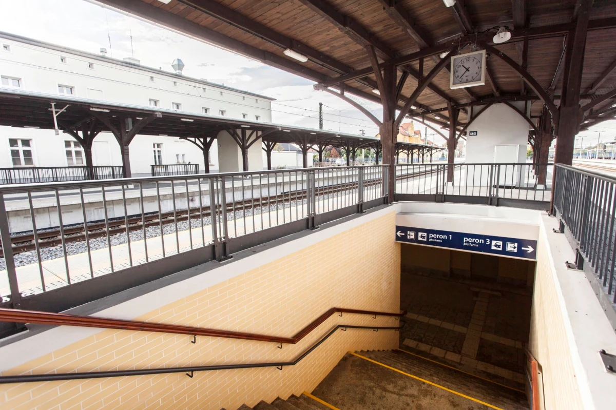 W niedzielę, 14 czerwca zostanie wprowadzona korekta rozkładu jazdy pociągów. Na wakacje wrócą bezpośrednie połączenia z Krakowa do Zakopanego - informują PKP Polskie Linie Kolejowe. Powstaną nowe przystanki: Kraków Bronowice i Zaklików Miasto na Podkarpaciu. 