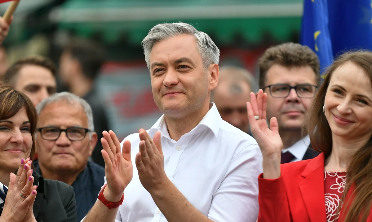 ​Codzienność kobiet nie wygląda dziś tak, jak umówiliśmy się na nią w konstytucji - mówił w sobotę w Poznaniu kandydat Lewicy na prezydenta Robert Biedroń. W Poznaniu podpisał pakt dla kobiet - siedem zobowiązań Lewicy i jego jako kandydata na prezydenta.