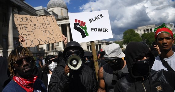 Tysiące osób - zwolenników ruchu Black Lives Matter oraz kontrmanifestantów chroniących pomniki związane z brytyjską historią - zebrały się w sobotę w centrum Londynu pomimo wezwań władz i policji, by unikać zgromadzeń.