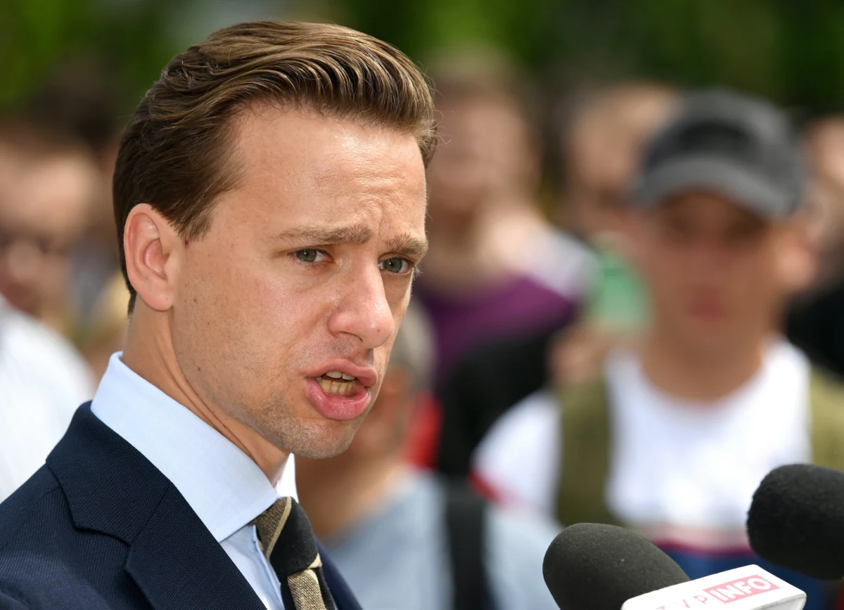 Polskie prawo do wydobycia swoich złóż naturalnych jest tym prawem, na straży którego chcę stać; będziemy bronić polskiego węgla - mówił w sobotę w Katowicach kandydat Konfederacji na prezydenta Krzysztof Bosak. Zaapelował do rządu o wyjaśnienia w sprawie wstrzymania pracy 12 kopalń.