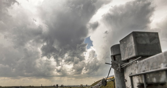 Instytut Meteorologii i Gospodarki Wodnej wydał ostrzeżenia drugiego stopnia przed burzami z gradem dla woj.: lubuskiego i zachodniopomorskiego. Ostrzeżenia pierwszego stopnia dotyczą południowej i zachodniej części Polski.