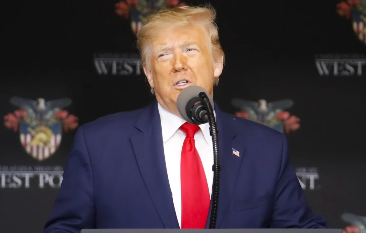 ​Waszą rolą nie jest uczestniczenie w "niekończących się wojnach" daleko od kraju, kończymy z ich erą - powiedział w sobotę prezydent USA Donald Trump na uroczystości rozdania dyplomów w Akademii Wojskowej West Point.