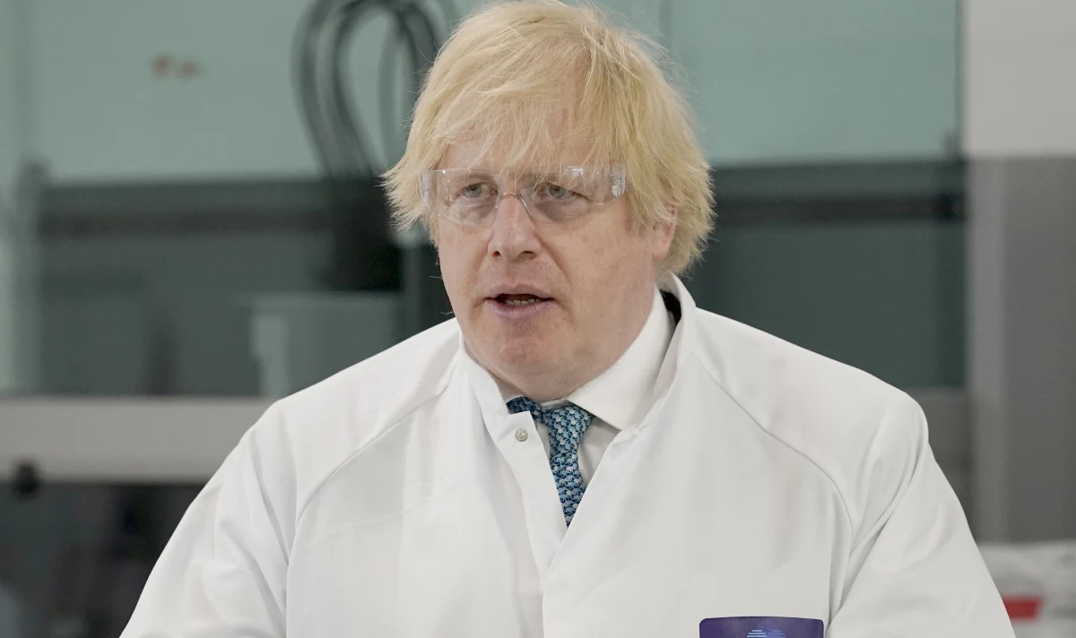 Brytyjski premier Boris Johnson potępił starcia między antyrasistowskimi demonstrantami, sympatykami skrajnej prawicy i policją, do których doszło w sobotę w Londynie.