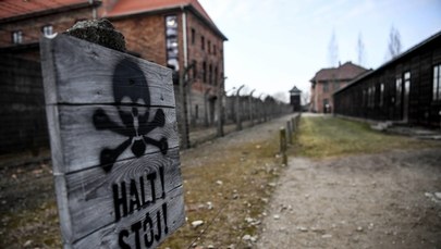 "Wyjście stąd prowadzi tylko przez komin krematorium". 80. rocznica pierwszego transportu Polaków do Auschwitz