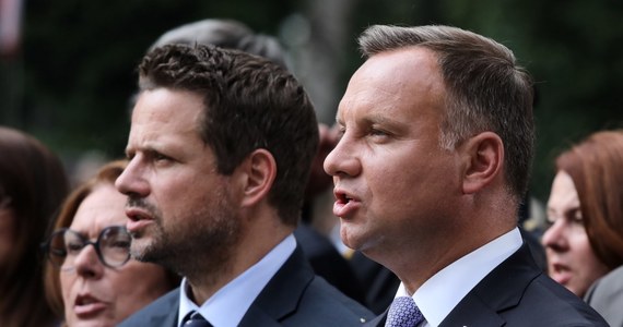 ​Andrzej Duda mógłby liczyć na 40 proc. głosów w pierwszej turze wyborów prezydenckich - wynika z sondażu IBRiS dla Wirtualnej Polski. Poparcie dla prezydenta jednak spada, a zyskuje kandydat KO Rafał Trzaskowski.