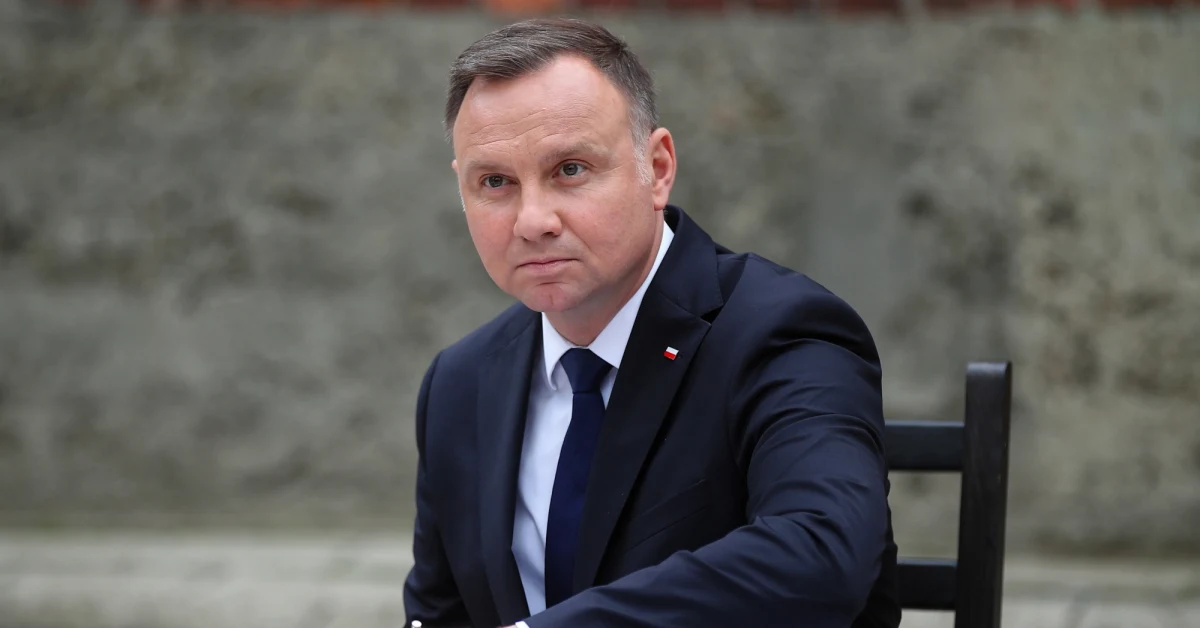 ​Jako element brudnej politycznej walki, moje słowa zostały wyjęte z kontekstu. Wierzę w równość i różnorodność - napisał prezydent Andrzej Duda na Twitterze, odnosząc się do zagranicznych mediów, które opisywały jego słowa uderzające w LGBT.