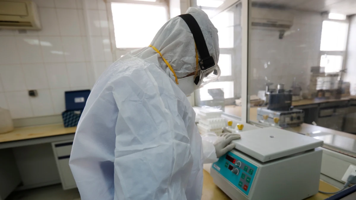 ​Kobiety rzadziej umierają niż mężczyźni na Covid-19, ale częściej zapadają na tę chorobę - taką rosnącą tendencję we Włoszech odnotował krajowy Instytut Zdrowia. Według najnowszych statystyk 54 proc. chorych to kobiety . Wskaźnik ten stale rośnie od marca.