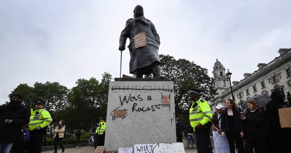 Brytyjski rząd zamierza zaostrzyć kary za bezczeszczenie pomników wojennych tak, aby takie czyny były zagrożone karą więzienia do 10 lat - podał w niedzielę "Sunday Telegraph".