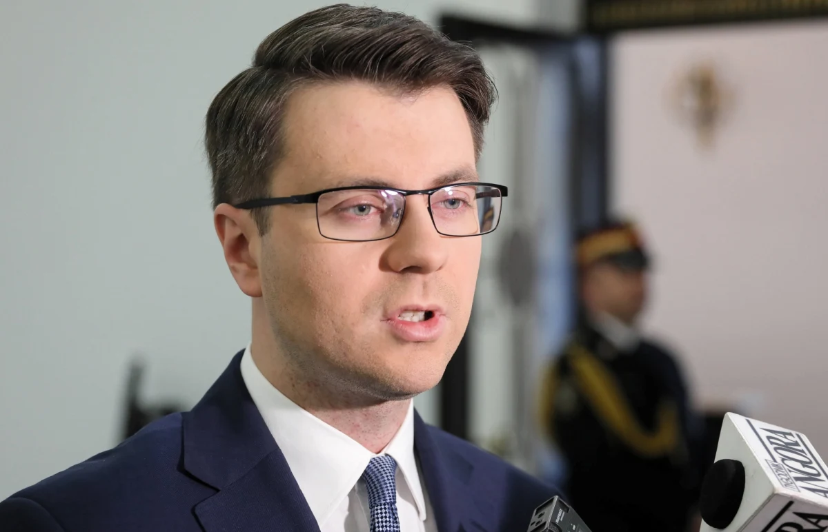 To jest starcie między Polską solidarną, a taką, w której każdy radzi sobie sam - powiedział w Słupsku rzecznik rządu i poseł PiS Piotr Müller, według którego tak różną wizję kraju prezentują ubiegający się o reelekcję Andrzej Duda i jego kontrkandydat Rafał Trzaskowski.