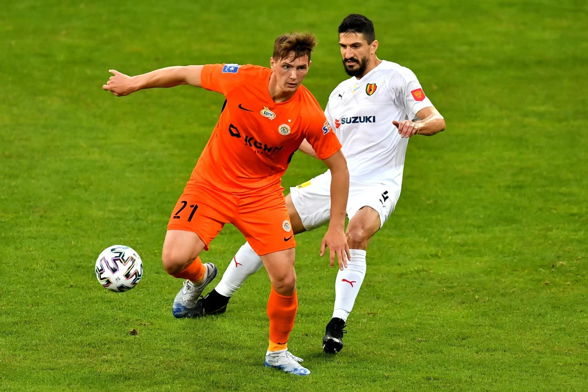 Skończył się sezon zasadniczy piłkarskiej Ekstraklasy. Na szczęście dobre wrażenie pozostawiła po sobie spora grupa młodych piłkarzy - choćby Bartosz Białek. Napastnik Zagłębia Lubin strzelił dotychczas siedem bramek. Młodzież śmiało poczyna sobie także w Lechu Poznań, choć trener Dariusz Żuraw czasami oszczędnie stawia na takich piłkarzy.