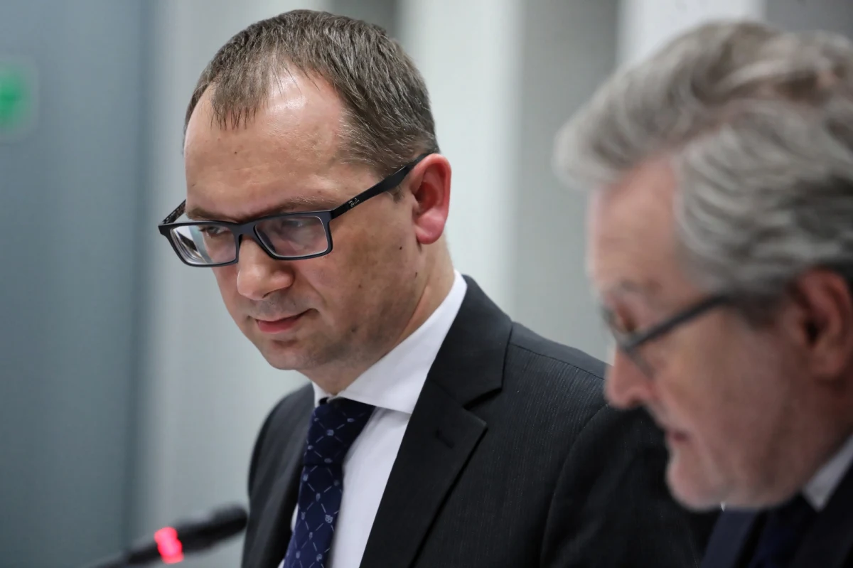 Polska Fundacja Narodowa zakończyła współpracę z amerykańską firmą PR, która miała promować Polskę w Stanach Zjednoczonych – podaje Onet. Według portalu, PFN wcześniej zapłacił White House Writers Group 7 mln dolarów za m.in. tworzenie profili w mediach społecznościowych i pisanie maili.