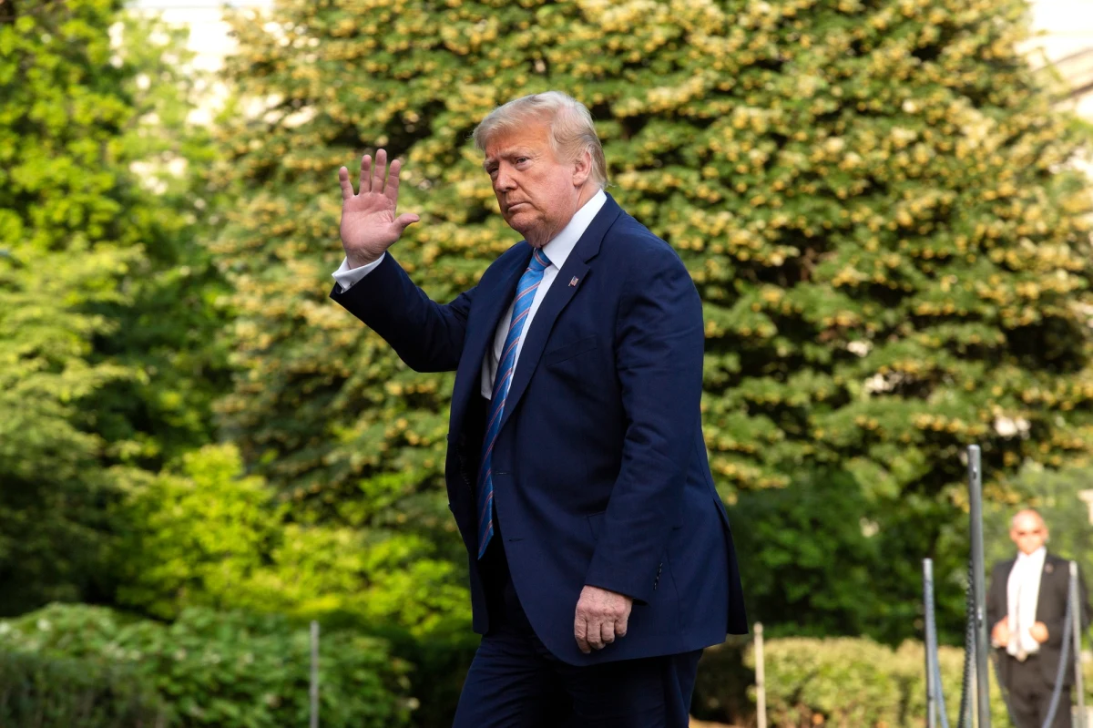 22 republikańskich kongresmenów napisało do prezydenta Donalda Trumpa list, w którym ostrzegają, że ograniczenie obecności amerykańskich żołnierzy w Niemczech zmniejszy bezpieczeństwo na świecie - donosi "Dziennik Gazeta Prawna", który dotarł do treści listu. Gazeta podaje również, że pod koniec trwających ćwiczeń Defender Europe 20 ogłoszona ma zostać liczba żołnierzy amerykańskiej armii, którzy trafią do Polski.