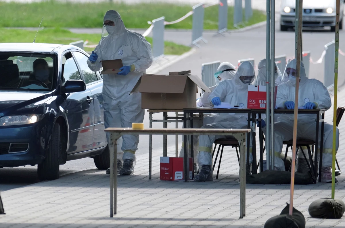 Wyzdrowiała już jedna trzecia spośród ponad 5,7 tys. zakażonych koronawirusem pracowników śląskich kopalń - wynika z danych trzech spółek węglowych. Za ozdrowieńców uznano dotąd ponad 1,9 tys. górników. Duża część z nich mogła już wrócić do pracy.