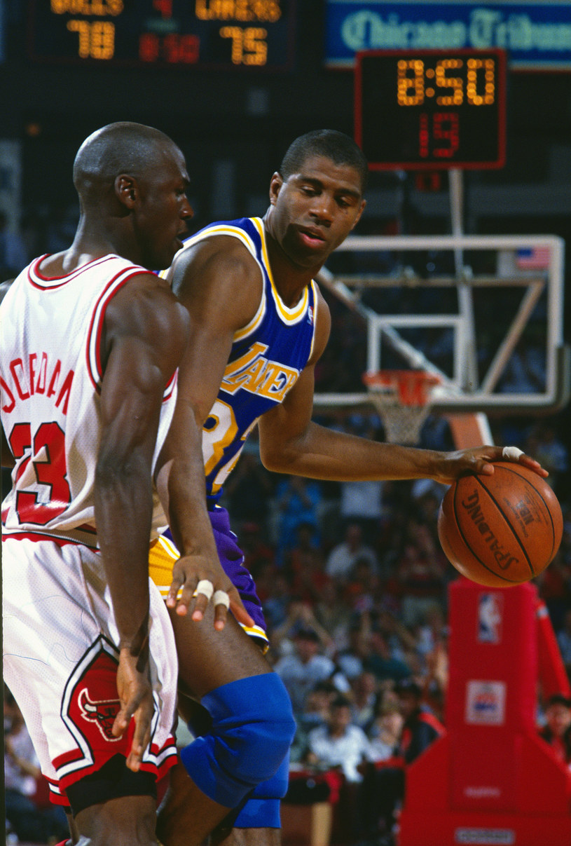 Ci, którzy po obejrzeniu dokumentu o Michaelu Jordanie „Ostatni taniec” nabrali apetytu na kolejną produkcję odsłaniającą kulisy NBA, powinni ucieszyć się z faktu, że rozpoczęły się prace nad filmem o legendzie Los Angeles Lakers, Magicu Johnsonie.

