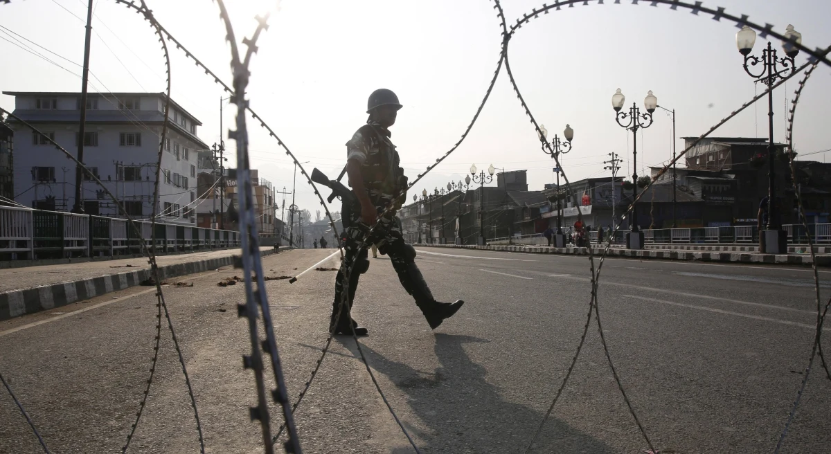 Trzech indyjskich żołnierzy zginęło w starciach przy granicy z Chinami - podały władze w New Delhi. Armie starają się teraz deeskalować konflikt.