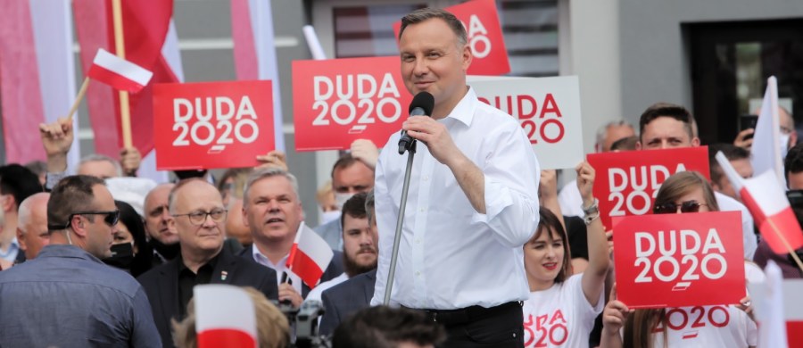 Zarzuty dotyczące zmuszania innej osoby do określonego zachowania usłyszeli dwaj mężczyźni zatrzymani po incydencie na wiecu wyborczym Andrzeja Dudy w Rykach. Grozi im teraz do trzech lat pozbawienia wolności. 