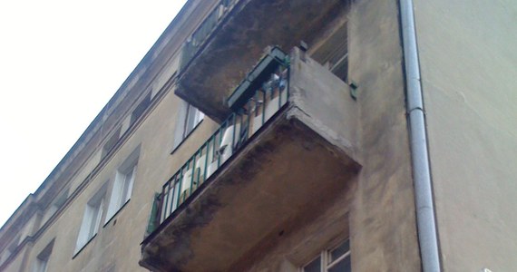 ​Do poważnego wypadku doszło na warszawskiej Białołęce. W jednym z bloków urwał się balkon i przygniótł jednego z pracowników budowy. Mężczyzna trafił do szpitala.