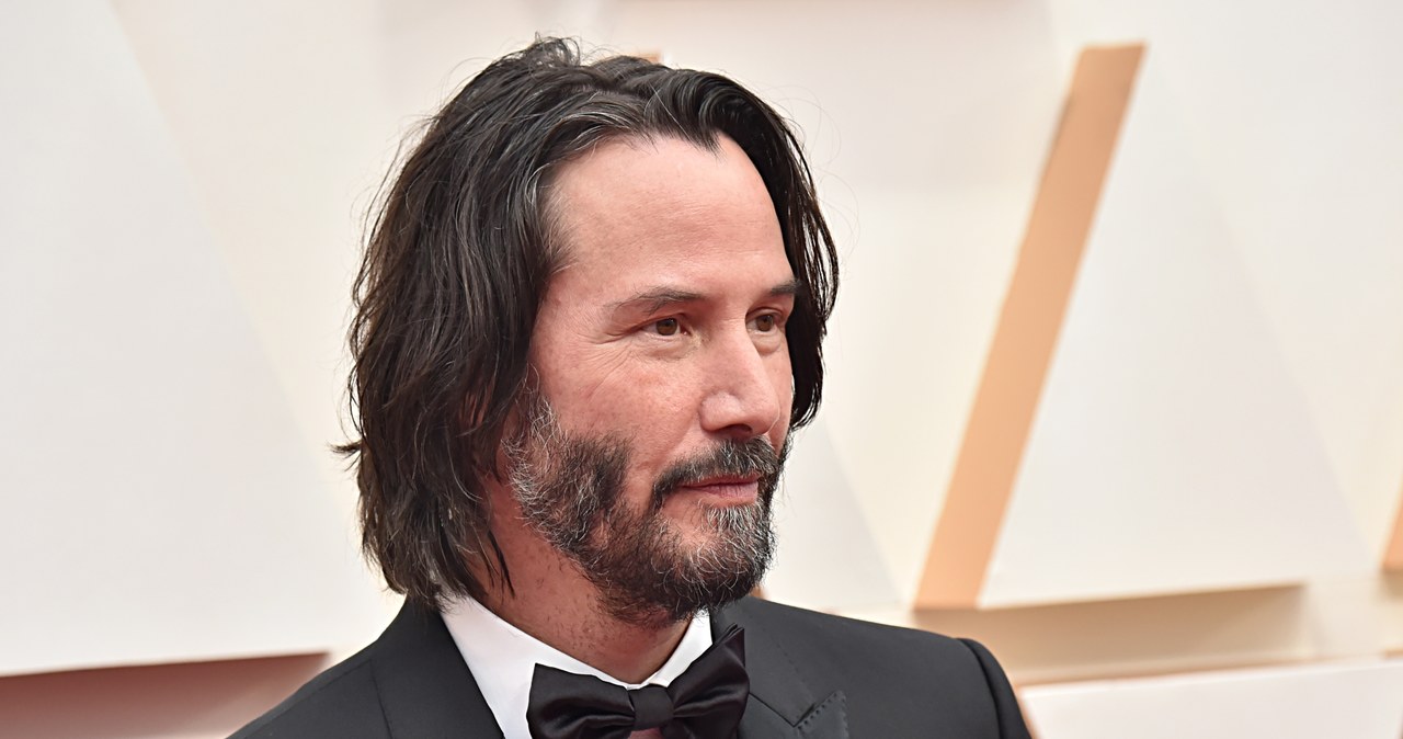 Keanu Reeves postanowił wesprzeć organizację charytatywną, która niesie pomoc dzieciom chorym na raka. Aktor podarował... swój czas - na aukcji można wylicytować 15-minutowe wirtualne spotkanie z nim.