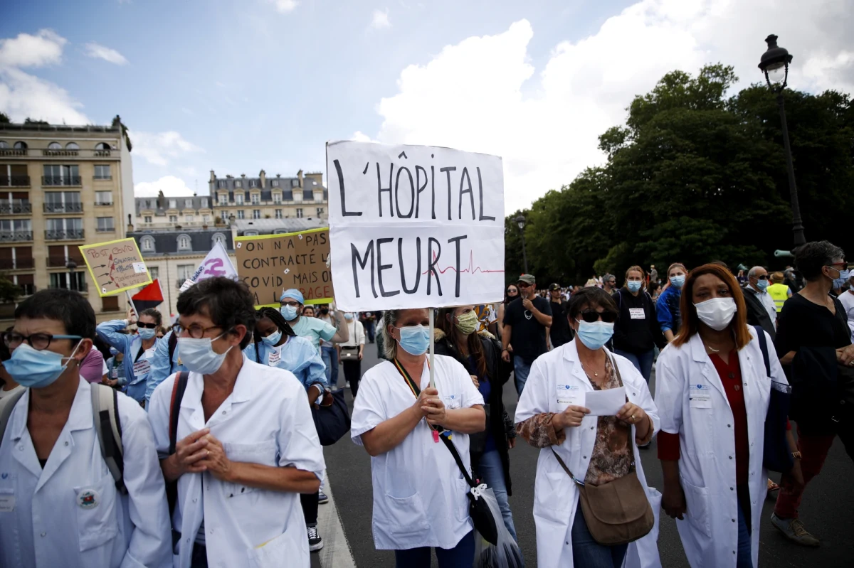Pracownicy służby zdrowia zorganizowali we wtorek protesty w kilku francuskich miastach. Podczas wieców związki zawodowe domagały się podwyżek płac, końca polityki zamykania oddziałów i likwidacji łóżek szpitalnych oraz obiecanego przez rząd wsparcia i reform.