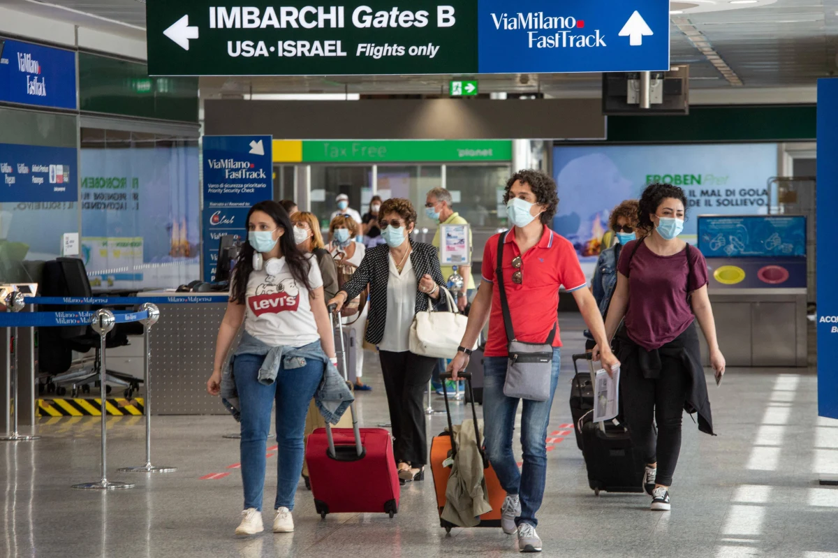 Przy wjeździe do części krajów UE, w tym do Hiszpanii, wciąż obowiązuje kwarantanna. W większości krajów UE granice można już jednak swobodnie przekraczać - przypomina MSZ. Sprawdź, co warto wiedzieć o podróżowaniu w czasach koronawirusa. 