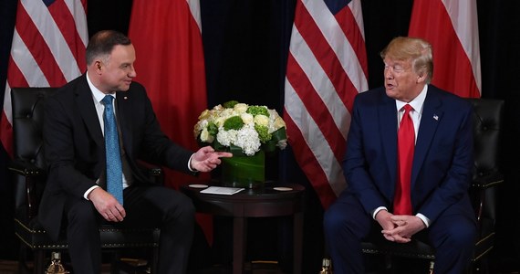 Prezydent Andrzej Duda ma być pierwszym zagranicznym przywódcą przyjętym przez prezydenta Stanów Zjednoczonych Donalda Trumpa od początku epidemii koronawirusa. Jak dowiedział się od anonimowego źródła w Pałacu Prezydenckim dziennikarz RMF FM Michał Zieliński, do wizyty miałoby dojść jeszcze przed wyborami prezydenckimi w Polsce.