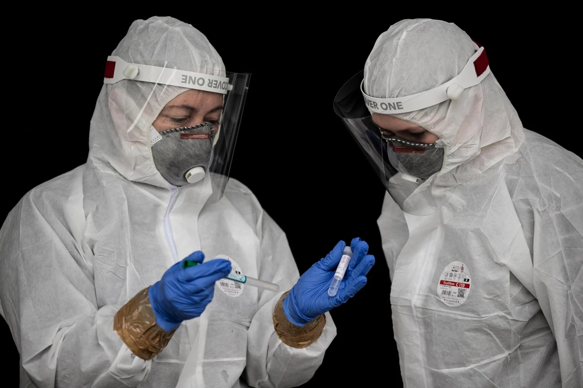 W środę Ministerstwo Zdrowia poinformowało o 506 nowych przypadkach zakażenia koronawirusem oraz o 14 kolejnych ofiarach śmiertelnych. Aktualny bilans COVID-19 w Polsce to 30 701 zakażeń i 1 286 ofiar śmiertelnych. Jak informuje resort, w Polsce wyzdrowiało już 14 921 osób zakażonych koronawirusem.