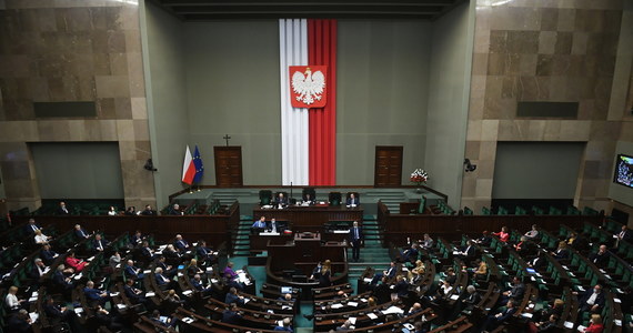 10 kandydatów będzie ubiegało się o  trzy miejsca w państwowej komisji do spraw pedofilii. Już wczoraj informowaliśmy, że jednym z nich - proponowanym przez PSL i Konfederację – jest ksiądz Tadeusz Isakowicz-Zaleski. Dziś Sejm opublikował pełną listę.
