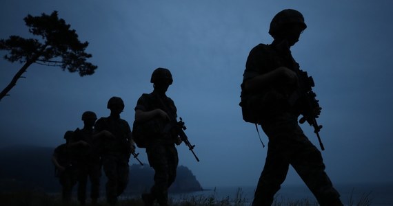 Jeśli Korea Północna zdecyduje się na faktyczne działania militarne, zapłaci za to - zagroziło w środę kolegium szefów sztabów armii Korei Południowej w reakcji na zapowiedzi rozmieszczenia północnokoreańskich wojsk na zdemilitaryzowanych obszarach przy granicy.