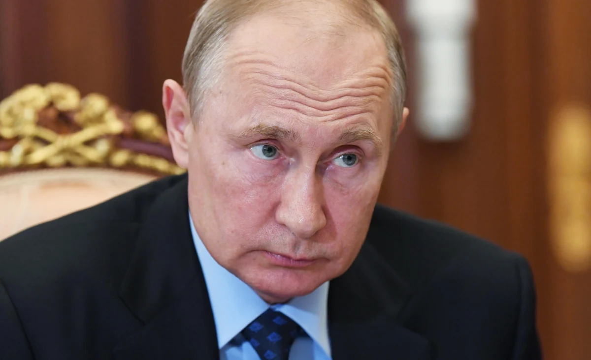 Kombatantów II wojny światowej, którzy na defiladzie w Moskwie 24 czerwca znajdą się na trybunie obok prezydenta Władimira Putina, umieszczono w sanatorium, gdzie przechodzą kwarantannę - podała w środę agencja Bloomberga, powołując się na poinformowane źródła.