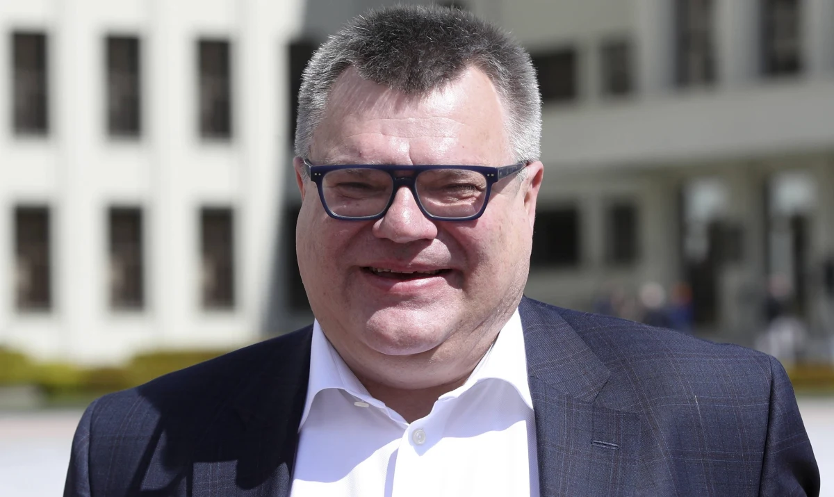 Fundusz wyborczy potencjalnego kandydata w wyborach prezydenckich Wiktara Babaryki został zablokowany. Wcześniej władze poinformowały, że prowadzą postępowanie karne wobec byłych współpracowników Babaryki w Biełhazprambanku, którym kierował przez 20 lat.