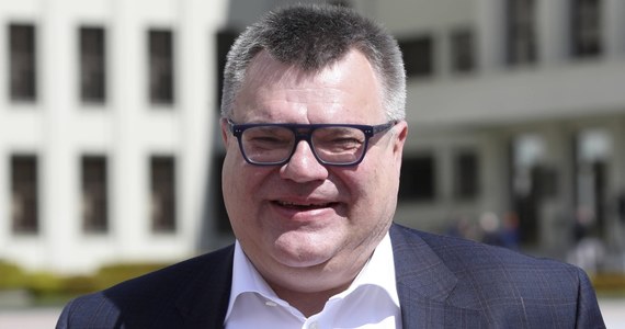 Fundusz wyborczy potencjalnego kandydata w wyborach prezydenckich Wiktara Babaryki został zablokowany. Wcześniej władze poinformowały, że prowadzą postępowanie karne wobec byłych współpracowników Babaryki w Biełhazprambanku, którym kierował przez 20 lat.