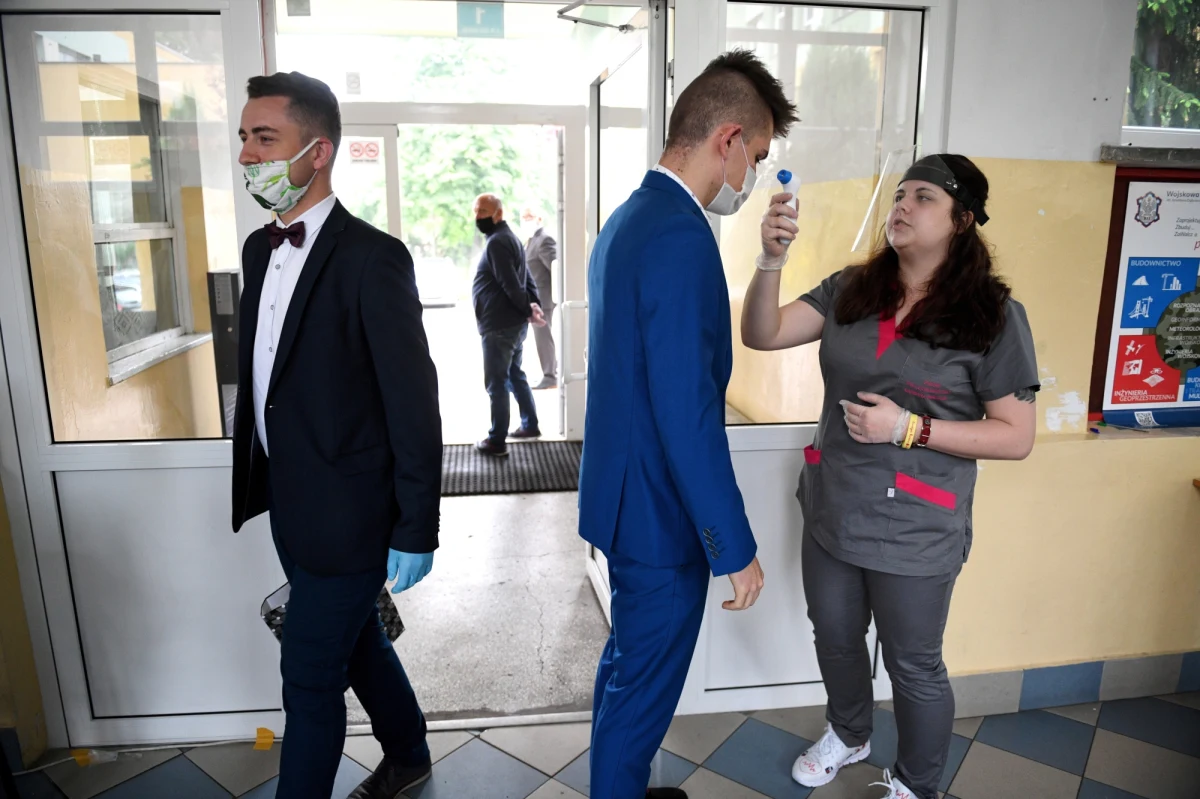 Język niemiecki będzie dziś królował na maturze. Maturzyści rano piszą egzamin z mowy Goethego na poziomie podstawowym. Po południu czeka ich matura z niemieckiego na poziomie rozszerzonym. Egzamin pisemny na poziomie podstawowym z wybranego języka obcego nowożytnego jest jednym z obowiązkowych egzaminów na maturze. Po południu na naszej stronie opublikujemy arkusz egzaminacyjny z języka niemieckiego.