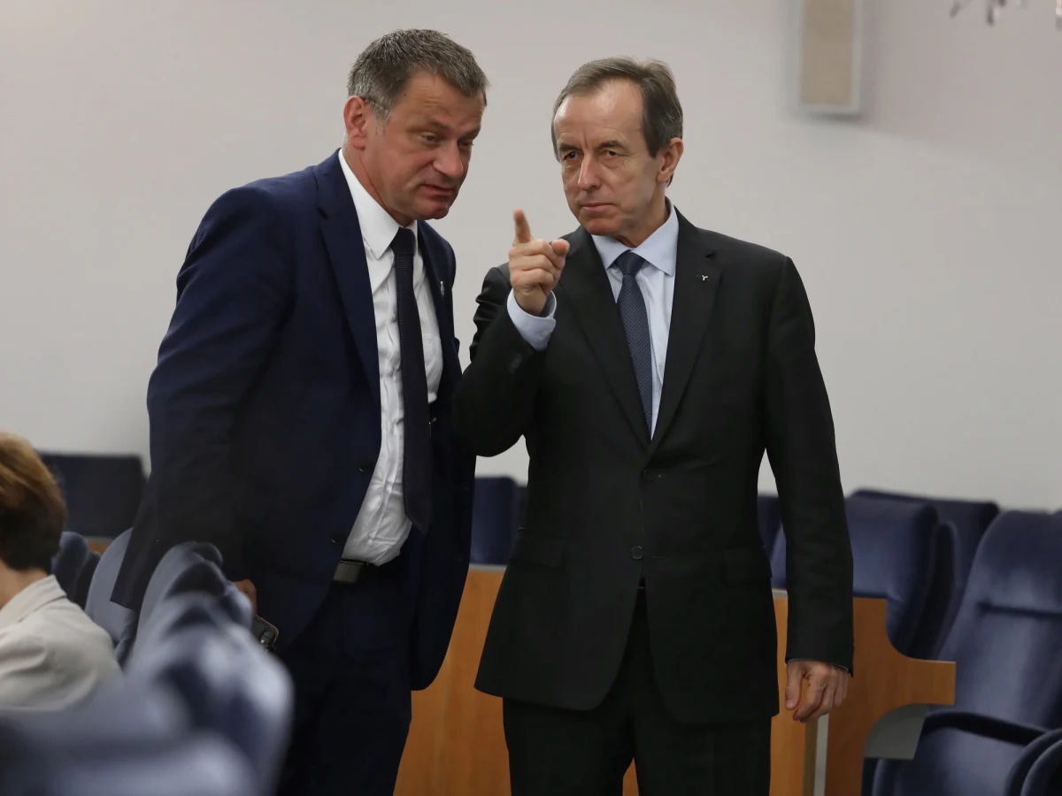 Senat przyjął w czwartek poprawki do ustawy o dodatku solidarnościowym, które przewidują podwyższenie kwoty dodatku z 1400 zł do 1500 zł. Do tej samej kwoty wzrosnąć miałby być również zasiłek dla bezrobotnych, który zgodnie z ustawą miał wynosić 1200 zł.