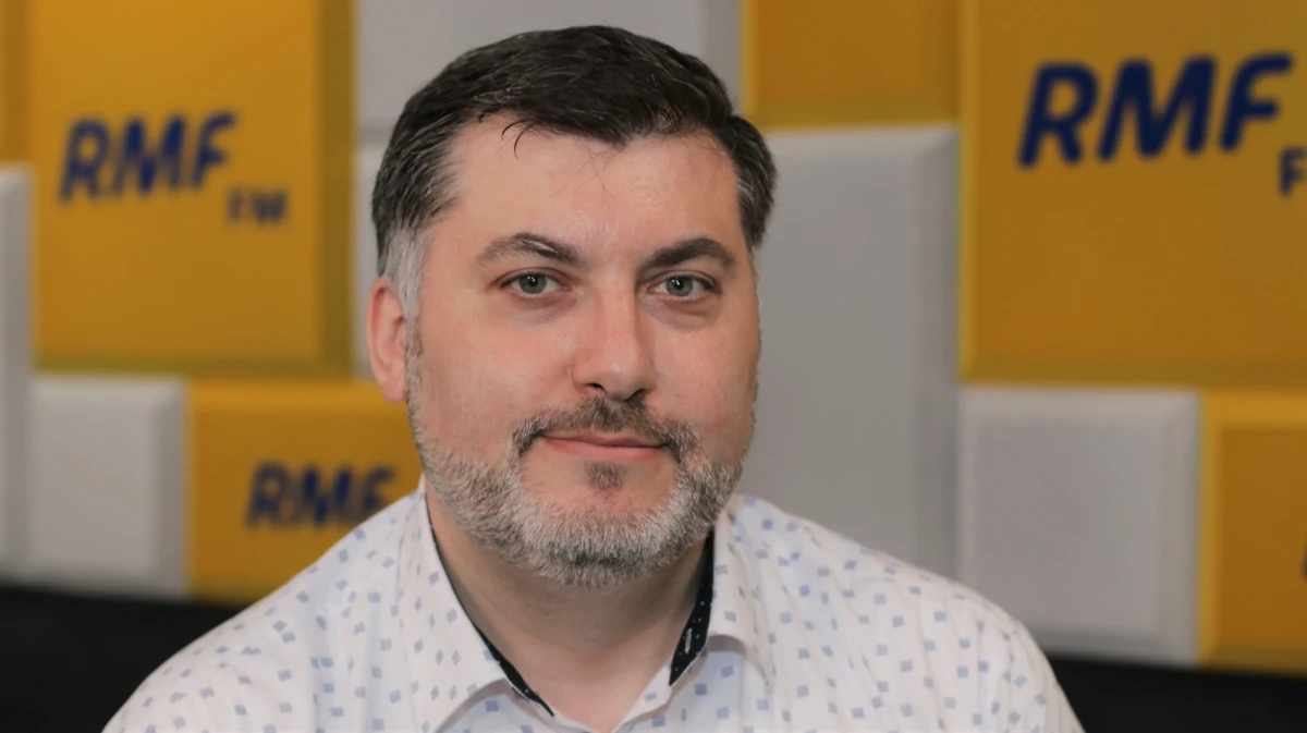 „Tak, nadal uważam, że prywatna służba zdrowia jest lepsza” – zadeklarował w Porannej rozmowie w RMF FM poseł Konfederacji Artur Dziambor. „Gdybyśmy przeszli na całkowicie prywatny system, ten, który proponowała partia KORWiN i proponuje zawsze, to byśmy mieli zupełnie inny układ, bo państwo współpracowałoby z prywatnymi przedsiębiorcami” – stwierdził.